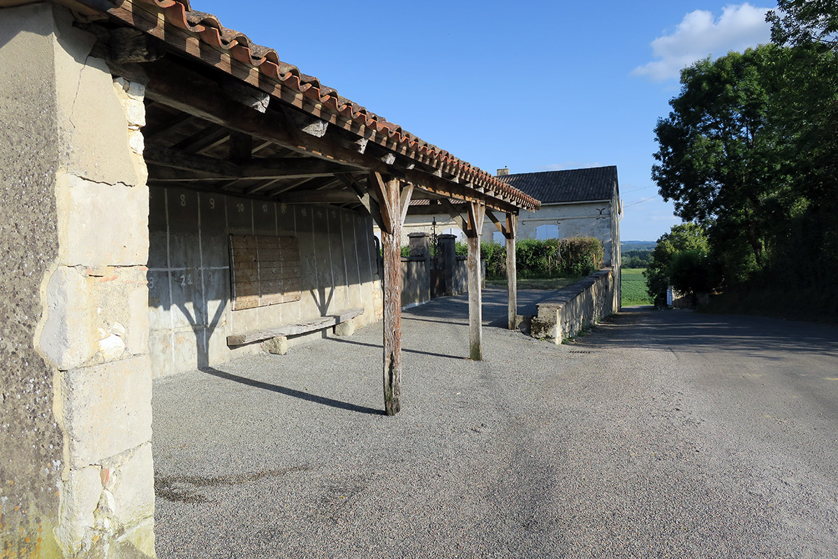 En landsbykirke i Dordogne